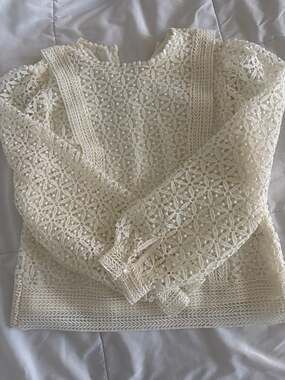 Ivy & Sage Cream Floral Lace Long Sleeve Blouse, Size Small